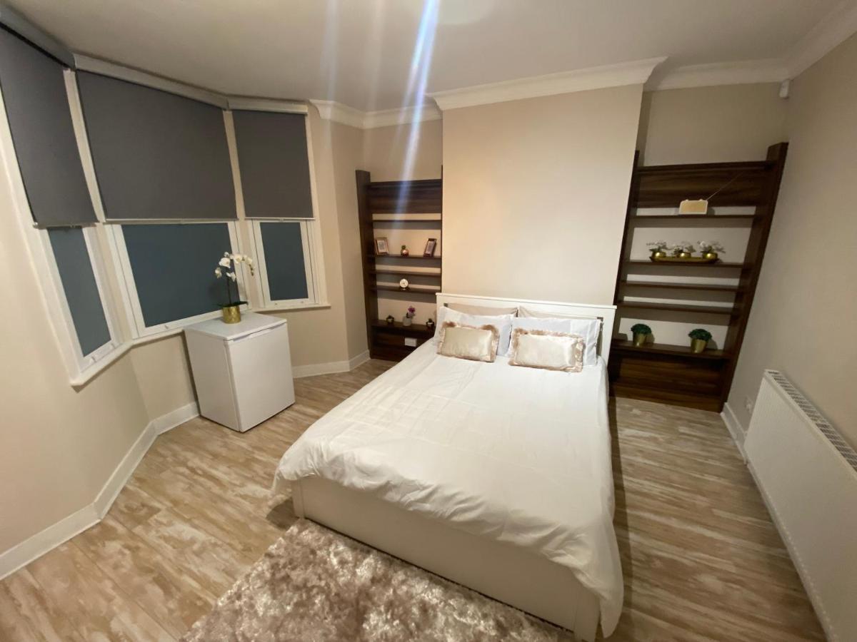 Private Rooms In Excellent Family House ,Zone 2 Лондон Екстер'єр фото