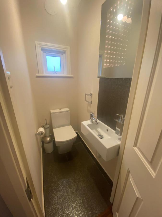 Private Rooms In Excellent Family House ,Zone 2 Лондон Екстер'єр фото